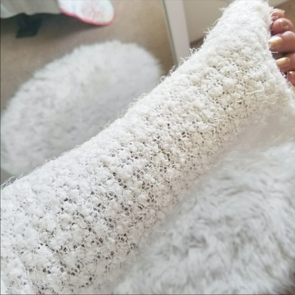 ❌SOLD❌PLUSH in Snow- Popcorn Knit Cardigan - Picture 5 of 9